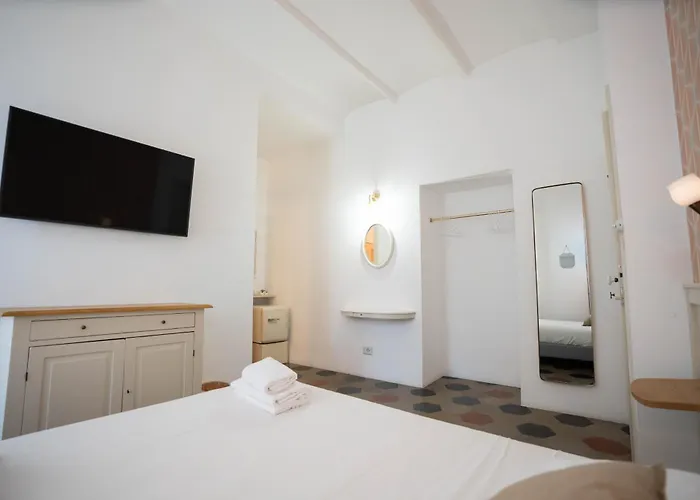 101 Flats Candia's 4* Rom
