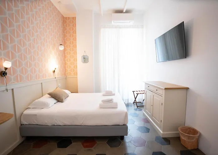 101 Flats Candia's 4*