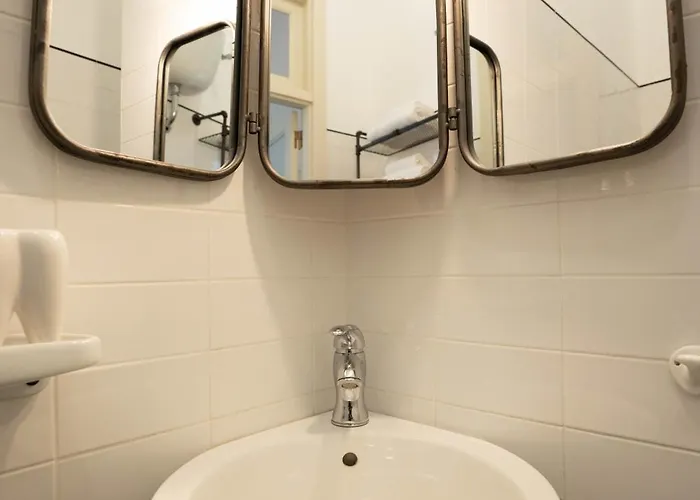 101 Flats Candia's 4*